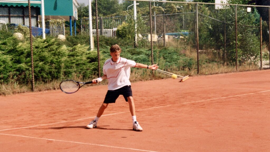 Geert tennisleraar geert tennistrainer oefenen