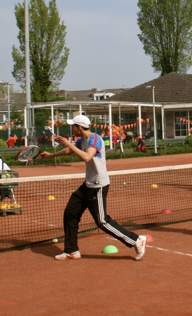 Geert tennisleraar backhand volley instappen tennistrainer Geert