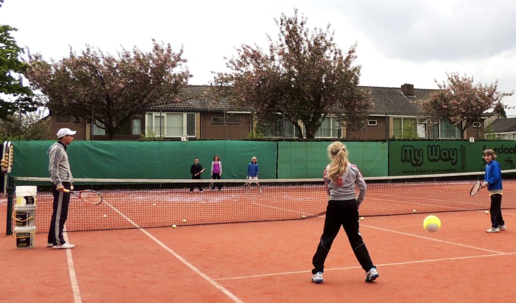 Tennisleraar Geert tennistraining jeugd